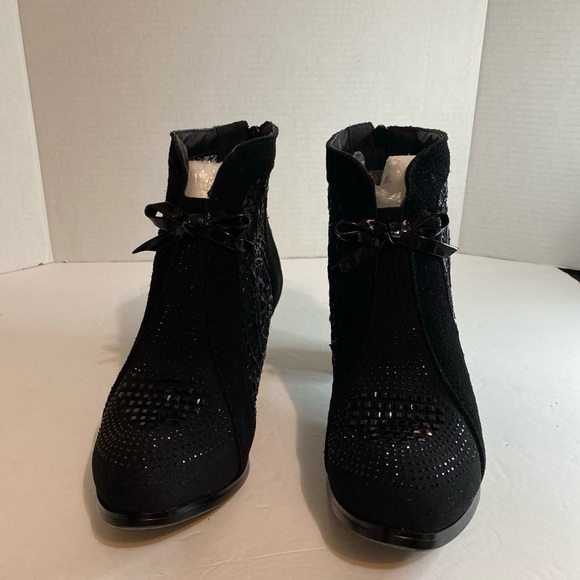 Huaqiang Black Boots with beads and Lace pattern women’s size 9.5  2.5 inch heel - Picture 2 of 11